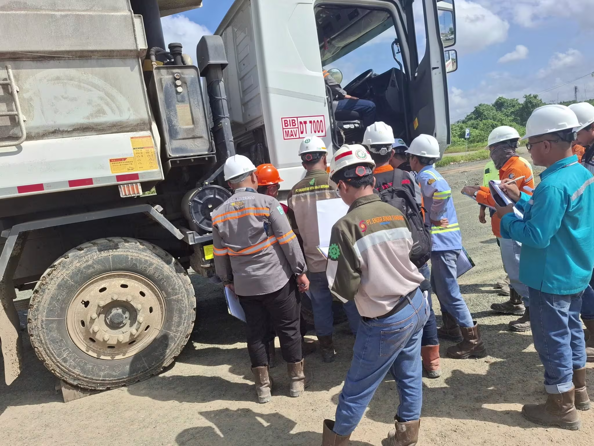 Praktik Commissioning Dump Truck XCMG Hanvan