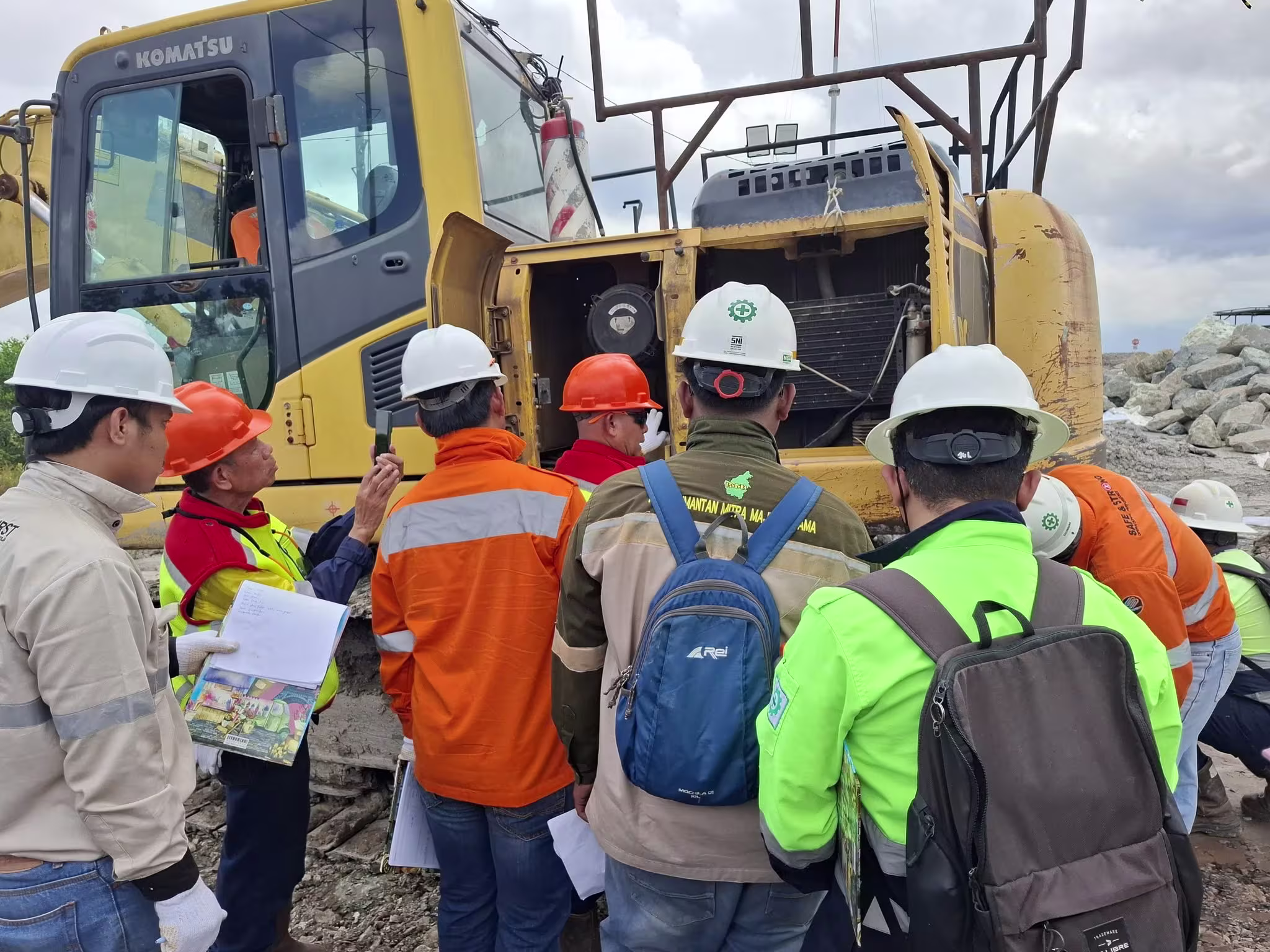 Praktik Commissioning Excavator Komatsu PC200
